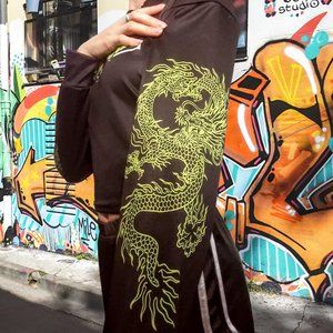 Dragon Graphic Long Sleeve Crop Top